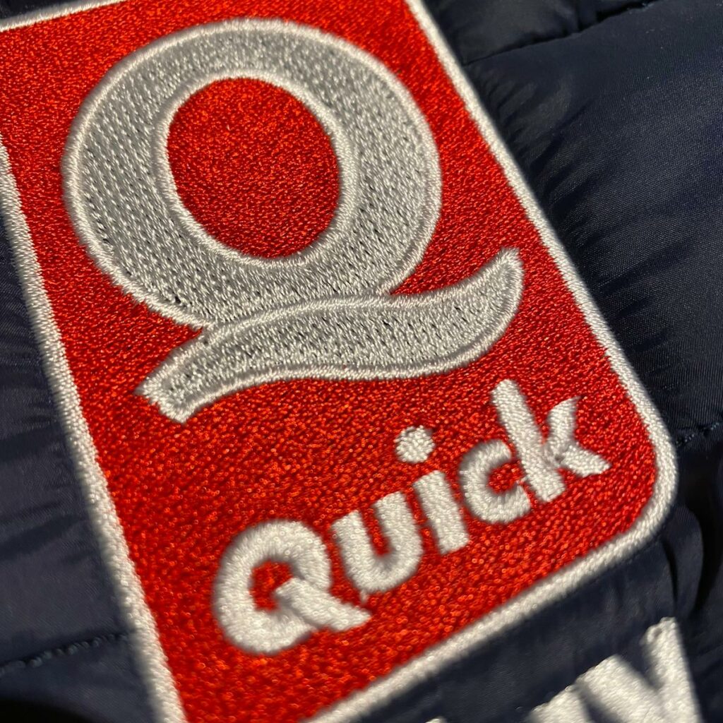 Logo Quick Huy brodé