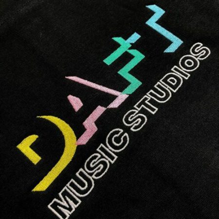 Broderie pour l'entreprise Daft Music Studios